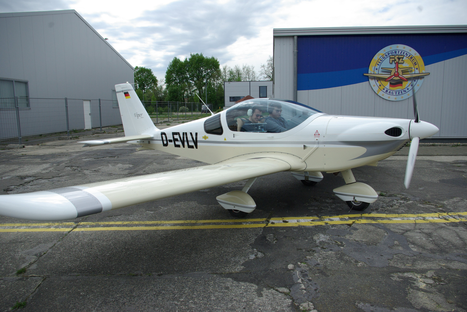 Weitere Viper SD4 RTC an den Verdener Luftfahrt-Verein e.V. übergeben.